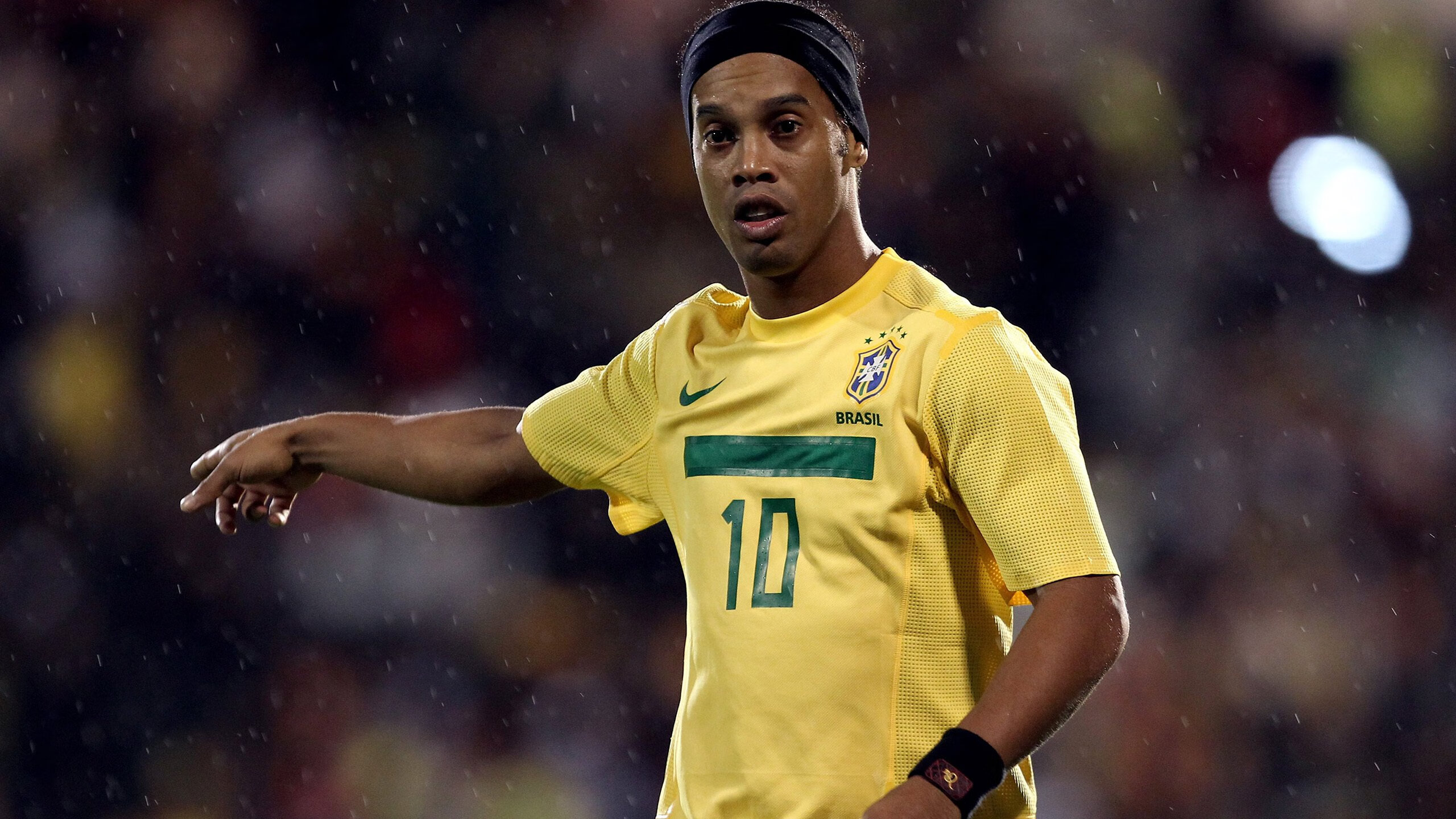 “荒野之战：沙丘与泥泞的极限追逐”，荒漠沙丘在哪